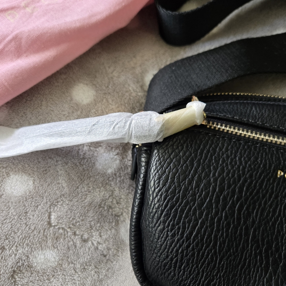 **SOLD** Poppy & Peonies "On The Run" Vegan Leather Belt Bag in black *NWT - Picture 11 of 16
